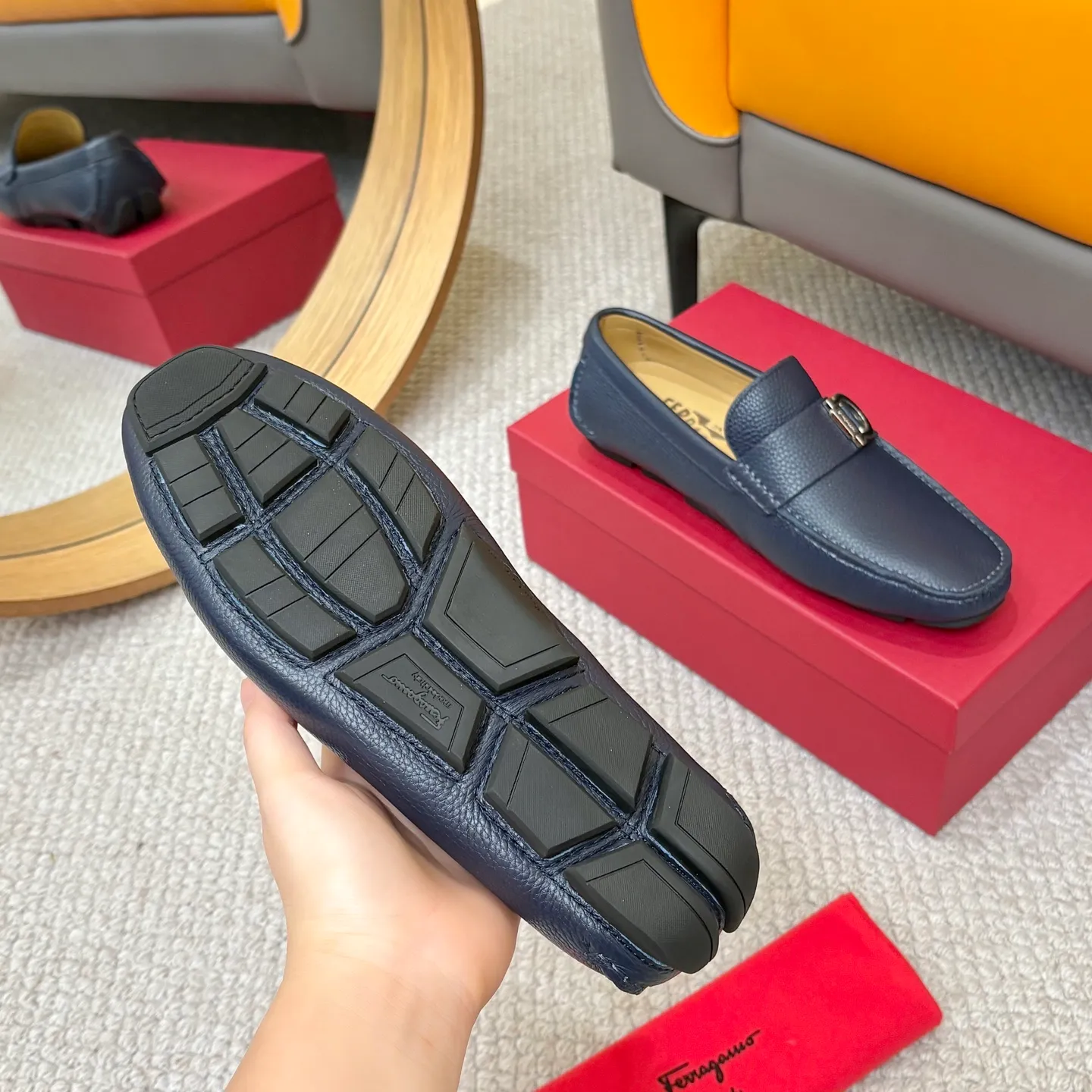 Men's men's shoes 💰420 (Yangli) Ferragamo 〰Ferragamo 2⃣️0⃣️2⃣️5️⃣ New series 👊🏻 Upper 🇮🇹 Italian imported calfskin, original outsole molding. Water-dyed sheepskin lining. The identity of every successful man is set off, and the upper and lower shoes are elegant and stable🚶🏻🚶🏻The high-end custom counter original replica is an eternal classic🔍️Number of codes: 38-46 with counter packaging